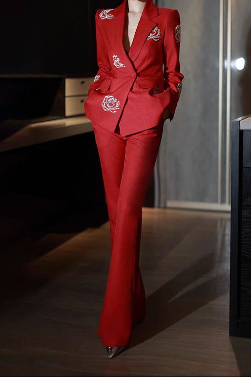 بدلة بليزر مصممة خصيصًا مع تطريز كريستالي زهري - أحمر الشفاه