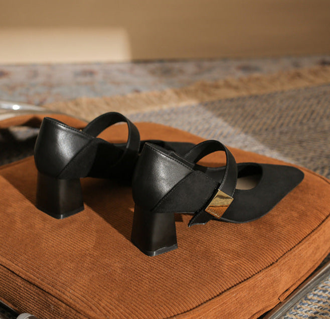 block heel pumps with suede finish and strap detail – AMARAQLU