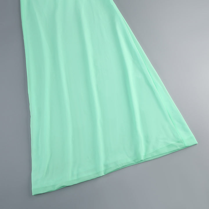 فستان منفوش بفتحة رقبة على شكل هالتر وتفاصيل زهور – أماراواتي