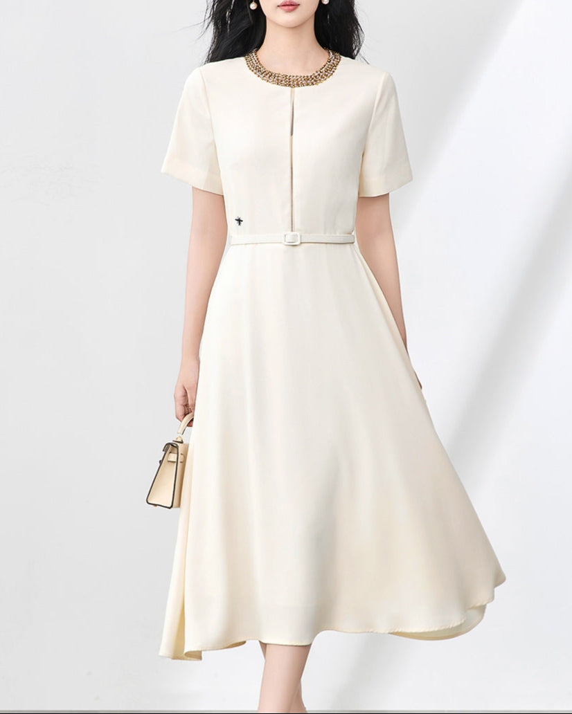 driekwart mouw overslagjurk met pailletten revers en bloemenapplicatie – ALINA 