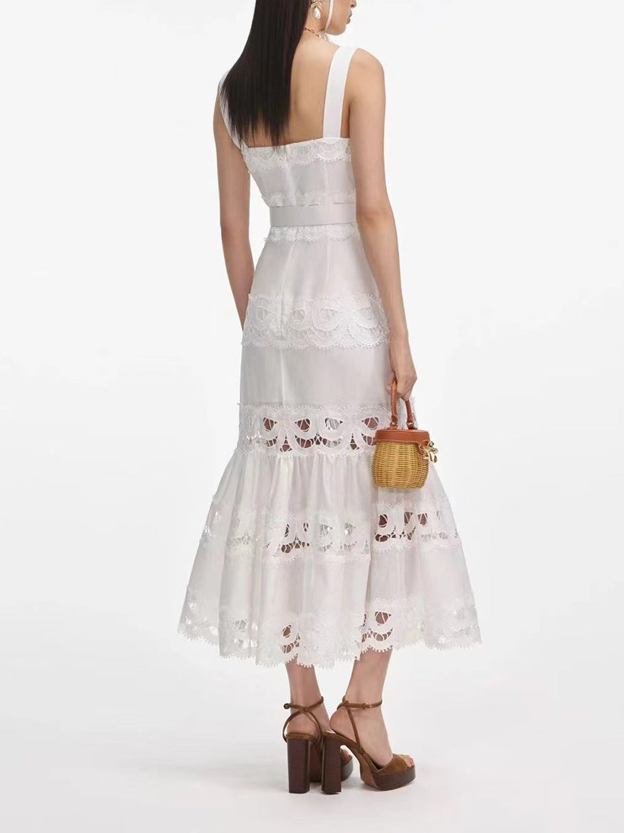 فستان ميدي بدون أكمام مع جزء من الدانتيل وحزام على الخصر – سيليتردو