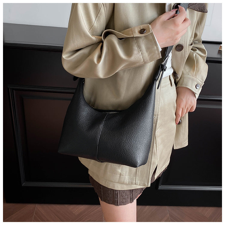 geweven rieten draagtas met dubbele leren handvatten – LÉONIE 