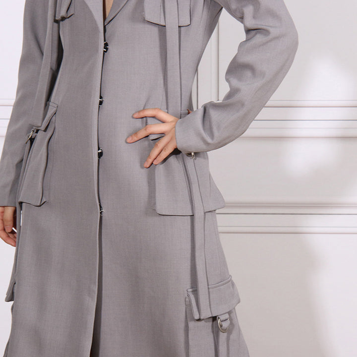 فستان بليزر طويل عملي مصمم خصيصًا بتفاصيل حمالات – غرايسون