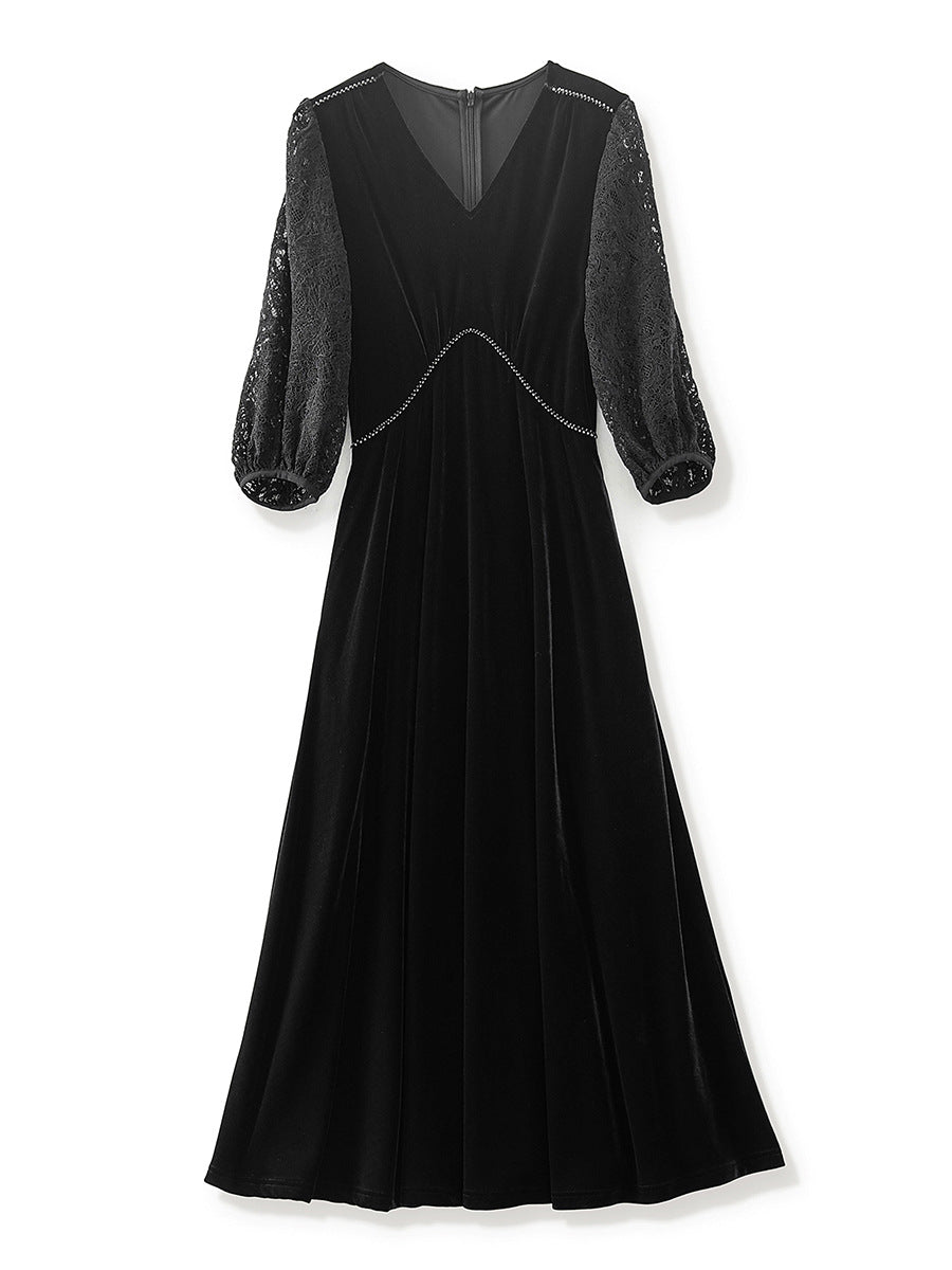 Kurzärmeliges Midikleid mit 3D-Blumenapplikationen - BLOOMIQ 