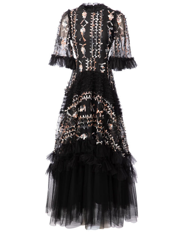 Kurzärmeliges Midikleid mit 3D-Blumenapplikationen - BLOOMIQ 