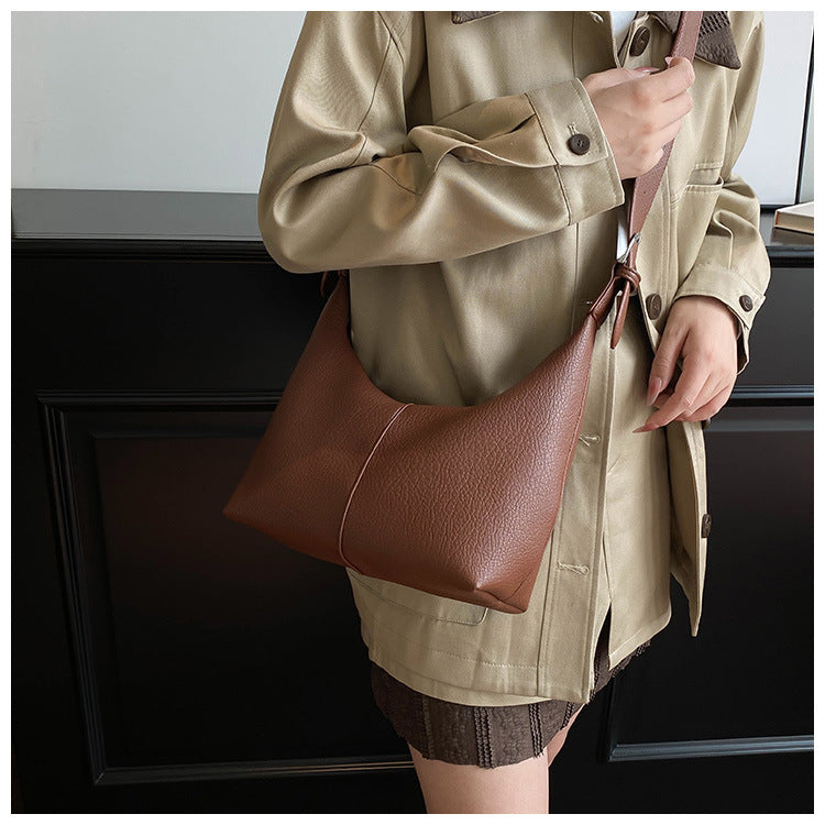 geweven rieten draagtas met dubbele leren handvatten – LÉONIE 