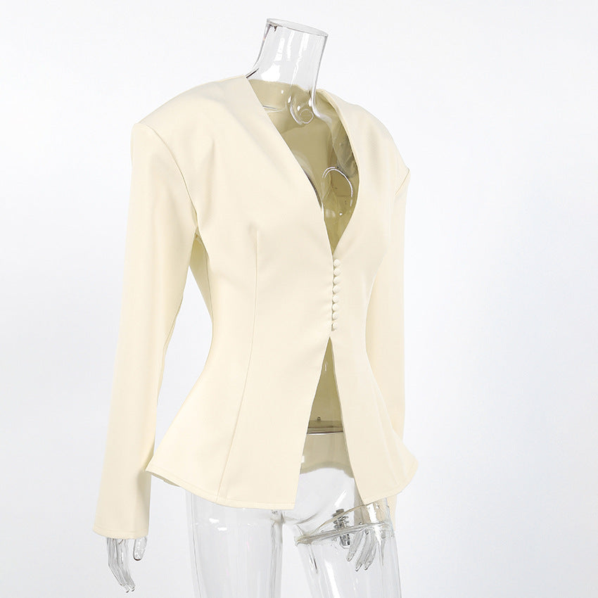 structured V-neck blazer with sculpted shoulders – MAELLE