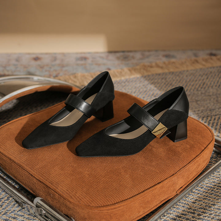 block heel pumps with suede finish and strap detail – AMARAQLU