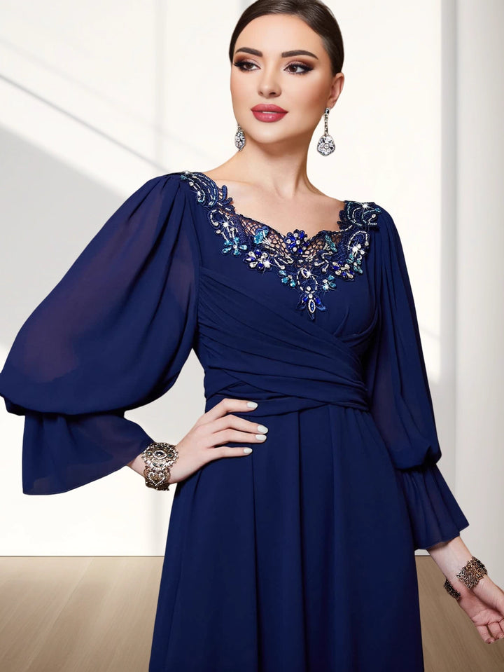 فستان بأكمام طويلة وقصة A مع رقبة مطرزة - أمانزيا