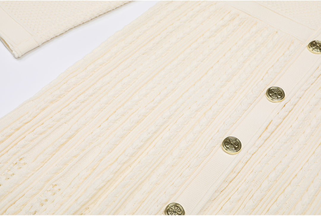 فستان محبوك بأكمام طويلة وأزرار أمامية – إلارا