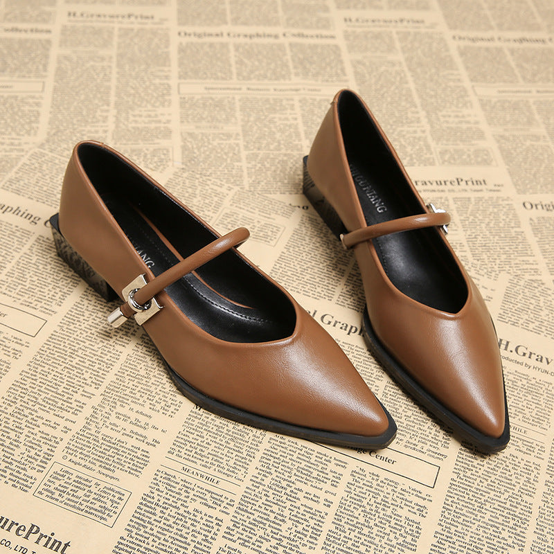 حذاء مسطح بمقدمة مدببة وحزام بإبزيم – ليكسيوني