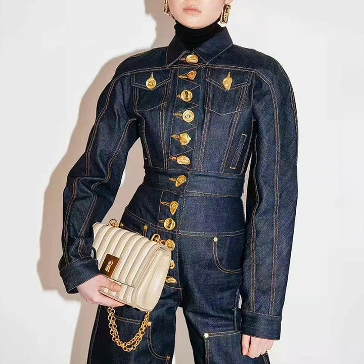 بدلة مصممة خصيصًا بأزرار ذهبية – مارون