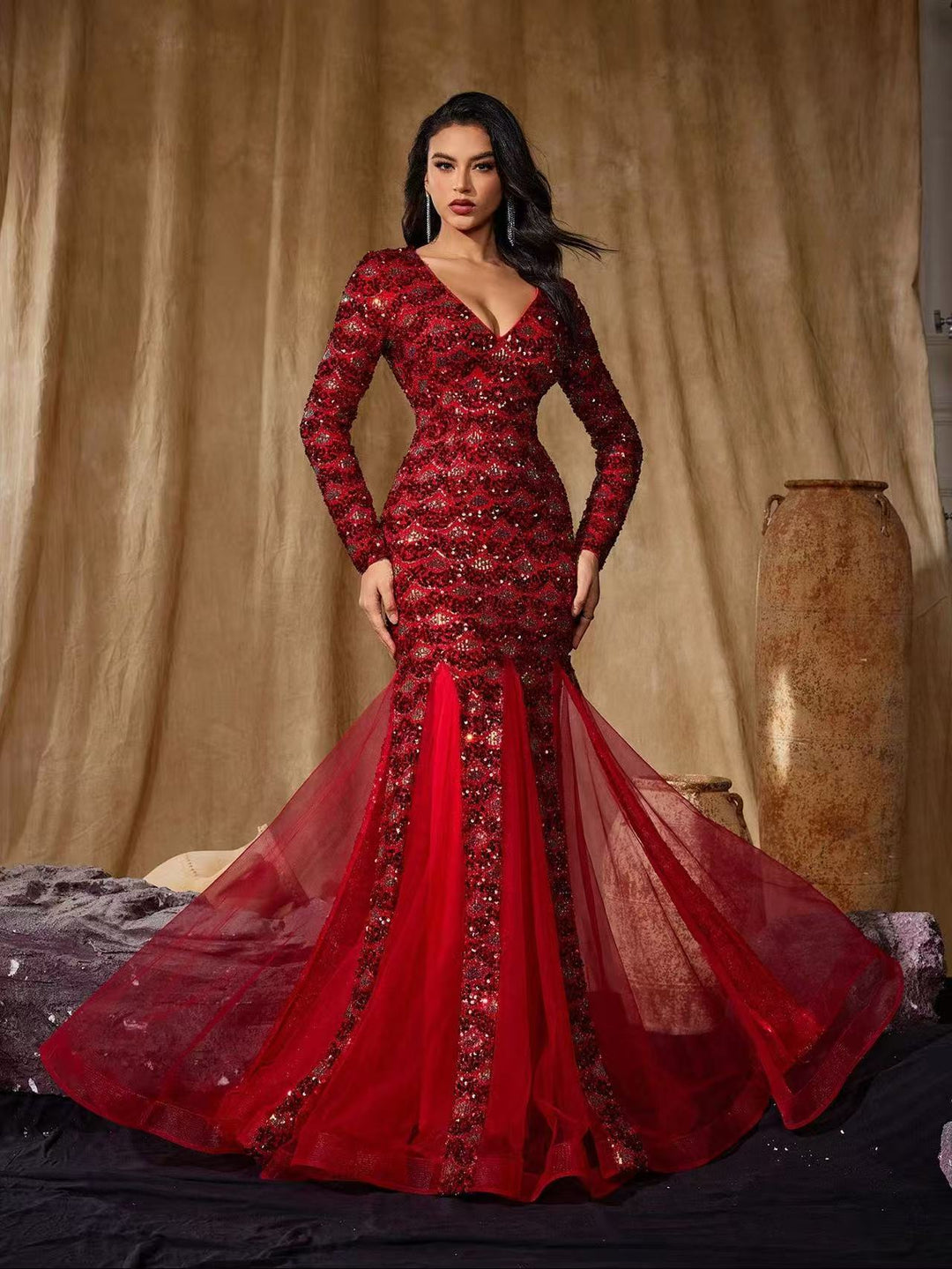 فستان حورية البحر بأكمام طويلة مزين بالترتر وألواح شبكية – سكارليني