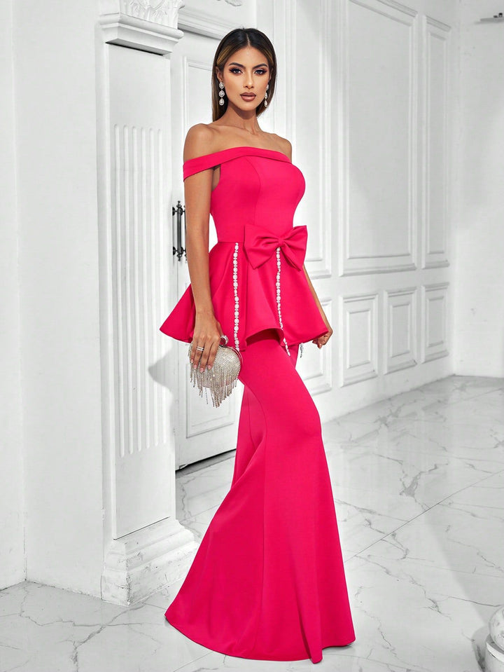 فستان ببلوم مكشوف الكتفين مع تفاصيل فيونكة على الخصر – فيوراكسا