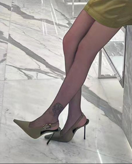 Plissiertes Oberteil mit ausgestellten Ärmeln und Maxirock-Set mit Taillengürtel – Rosiny 