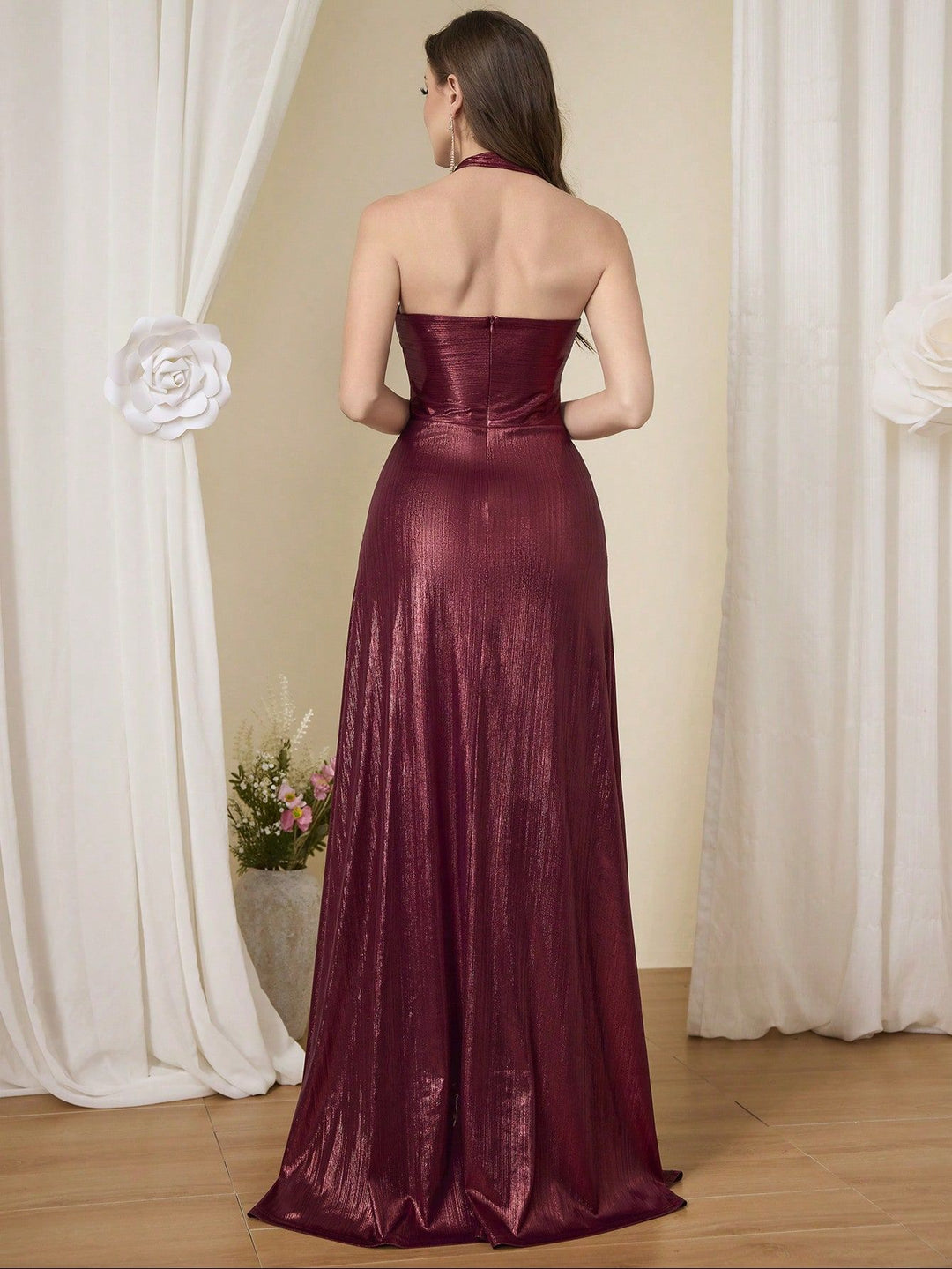 فستان هالتر معدني بتفاصيل خصر مجعدة – سيرلتا