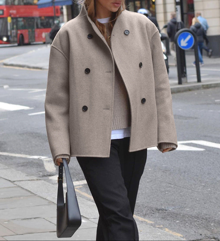 بدلة مصممة خصيصًا بأزرار ذهبية – مارون