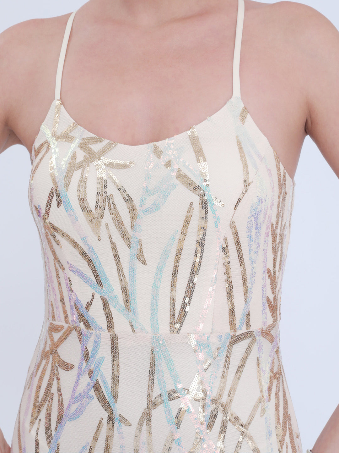 فستان بدون أكمام مزين بالترتر مع حافة من التول الشفاف – سيليستينا