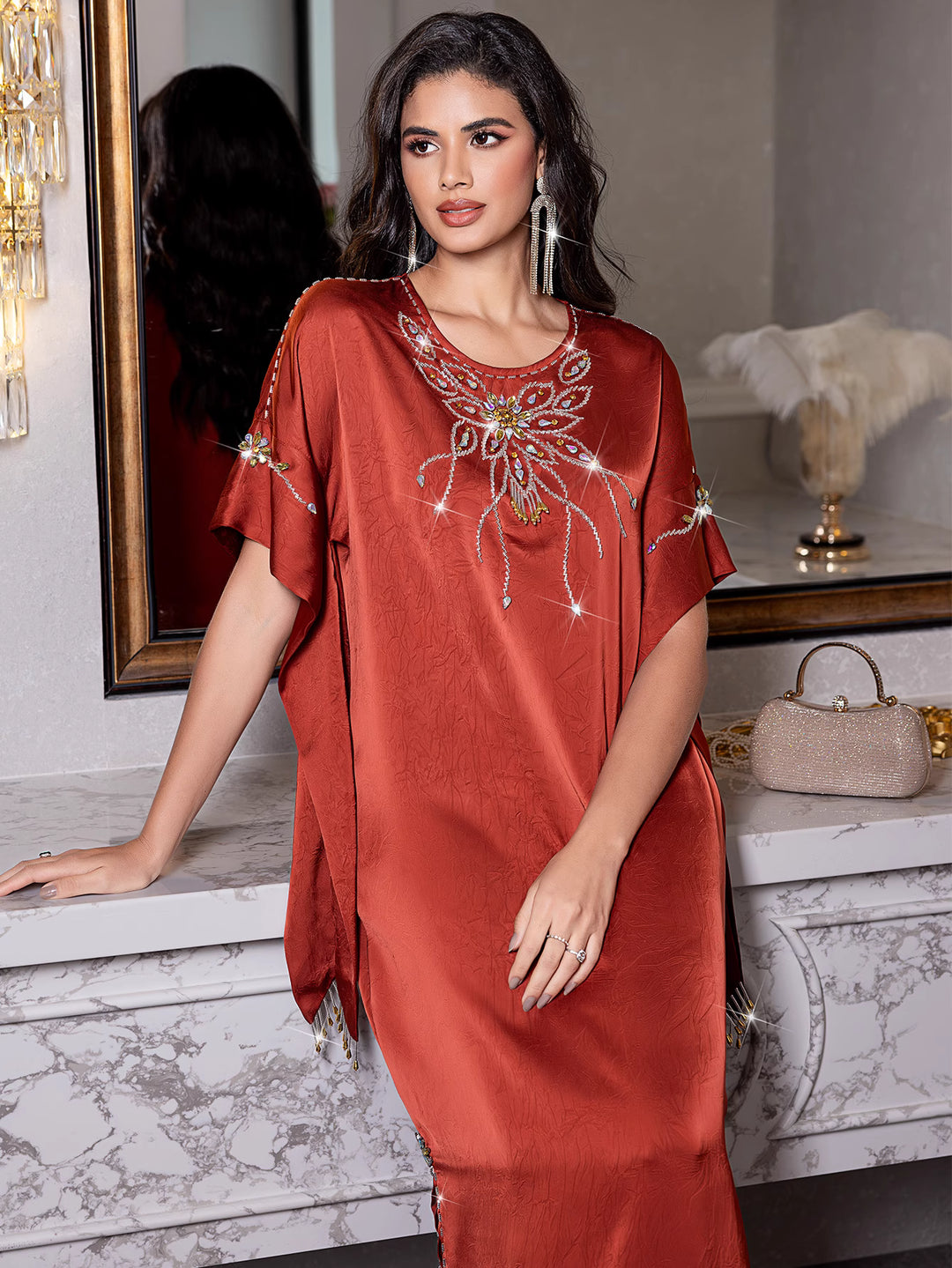 فستان ساتان بأكمام قصيرة ورقبة مزينة - زارازلو
