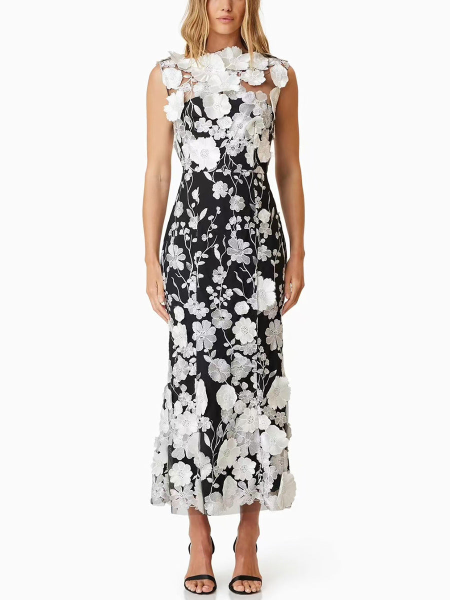 فستان بدون أكمام مزين بالزهور – أمورازلي