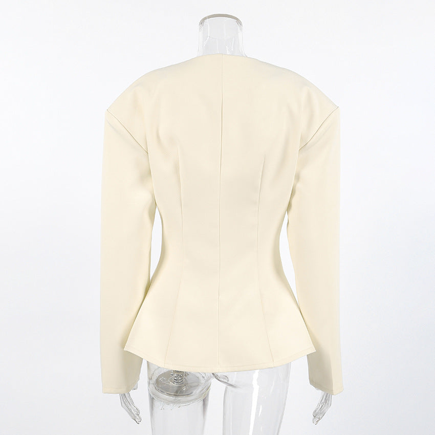 structured V-neck blazer with sculpted shoulders – MAELLE