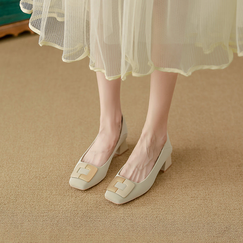 block heel pumps with square buckle detail – CLARATO