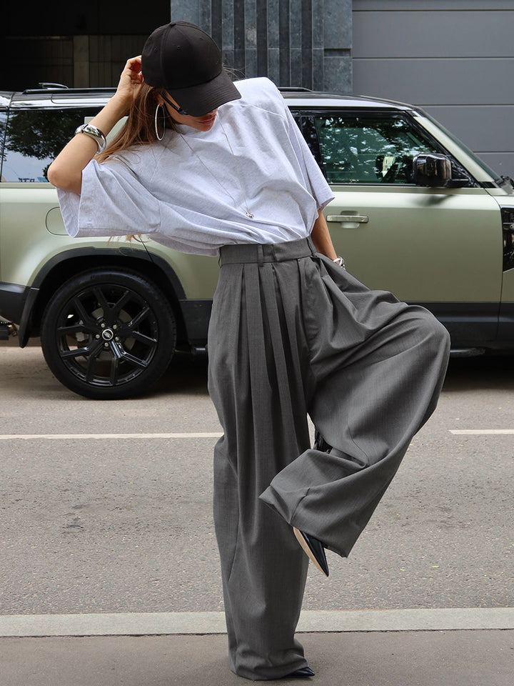 بدلة مصممة خصيصًا بأزرار ذهبية – مارون