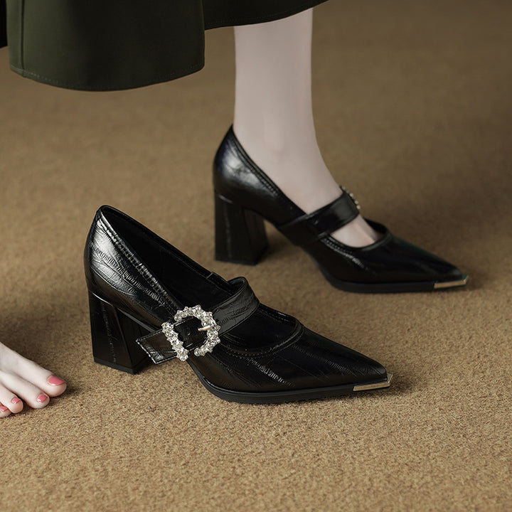 حذاء بكعب سميك بمقدمة مدببة وإبزيم كريستالي - فيفياندا