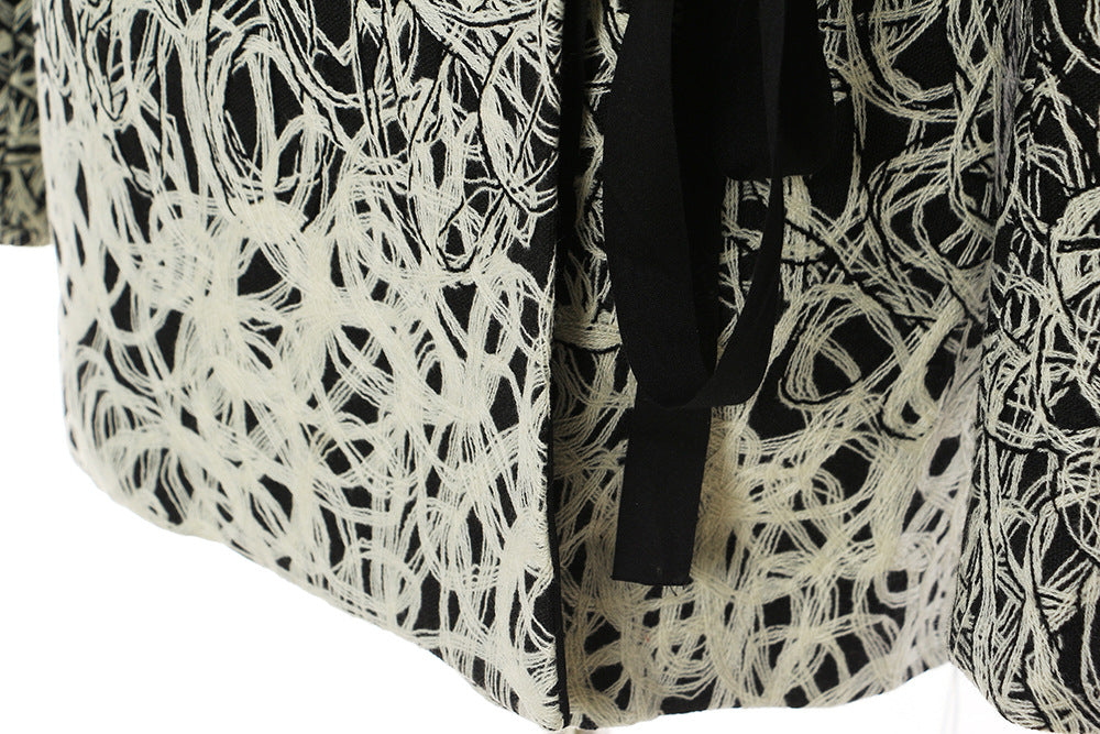 بليزر مطرز بتدرجات لونية مع تصميم أمامي ملتف - أردن