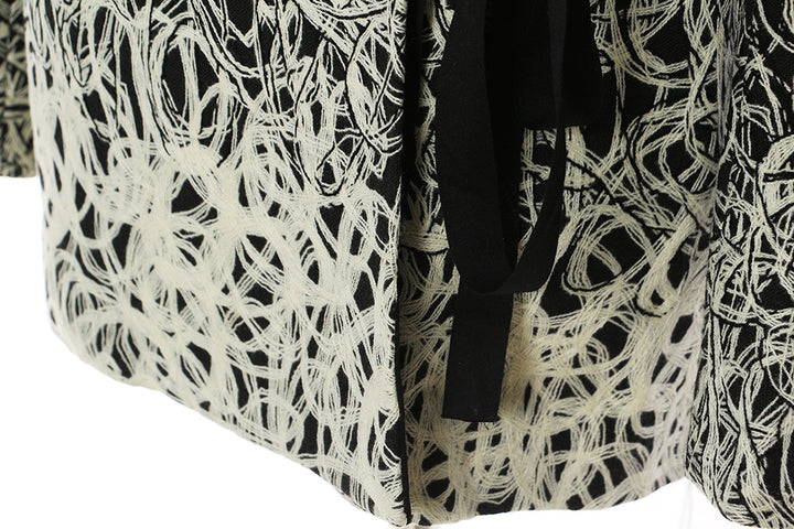 بليزر مطرز بتدرجات لونية مع تصميم أمامي ملتف - أردن