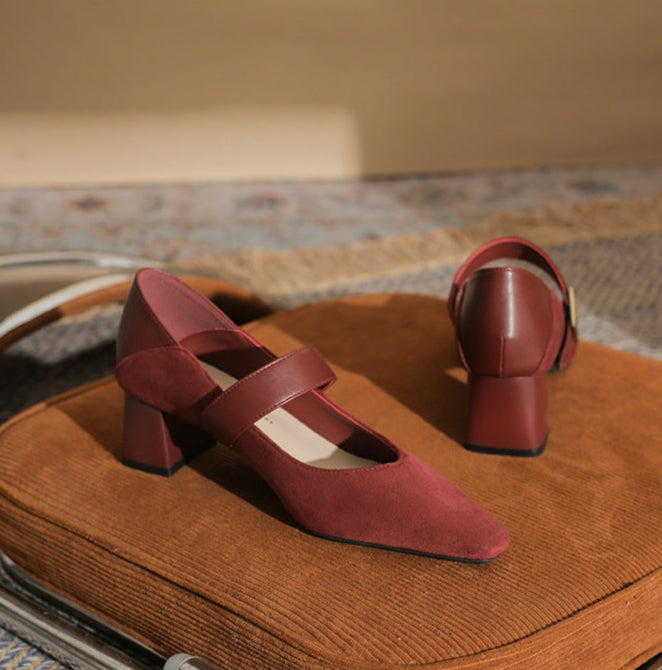 block heel pumps with suede finish and strap detail – AMARAQLU