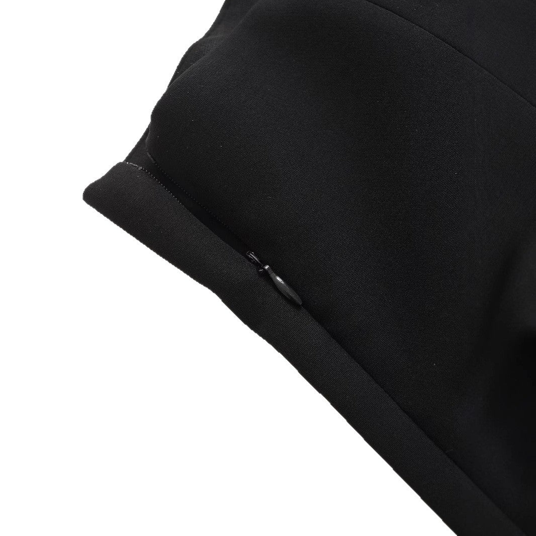 بدلة مصممة خصيصًا بأزرار ذهبية – مارون