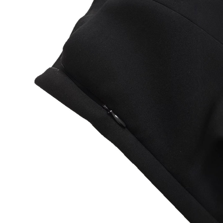 بدلة مصممة خصيصًا بأزرار ذهبية – مارون