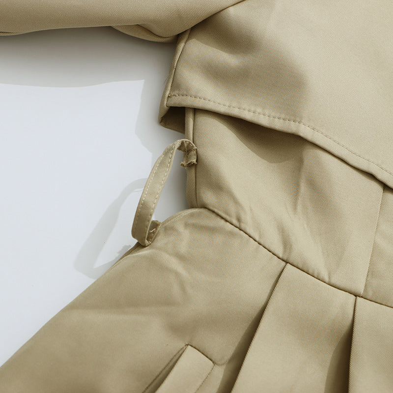 جمبسوت قصير بتصميم معطف واقٍ مزود بحزام وتفاصيل أزرار غير متماثلة - كايلا