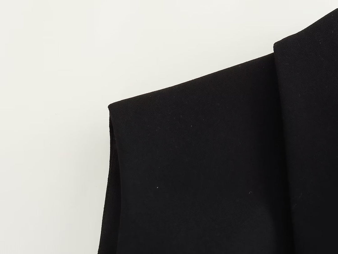 بدلة مصممة خصيصًا بأزرار ذهبية – مارون