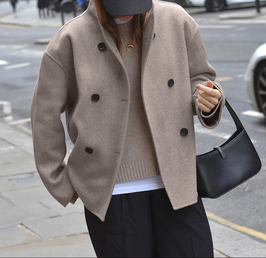 بدلة مصممة خصيصًا بأزرار ذهبية – مارون