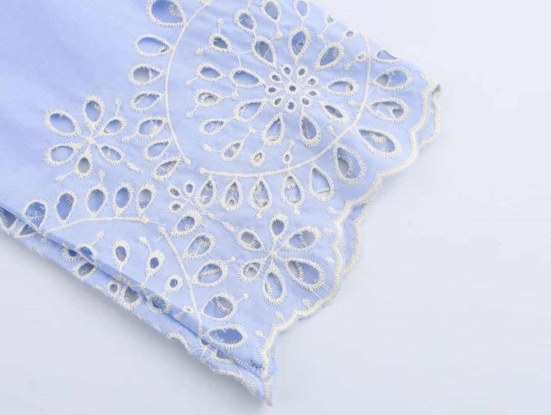 بدلة مصممة خصيصًا بأزرار ذهبية – مارون