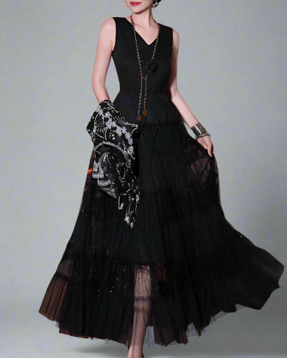 Kurzärmeliges Midikleid mit 3D-Blumenapplikationen - BLOOMIQ 