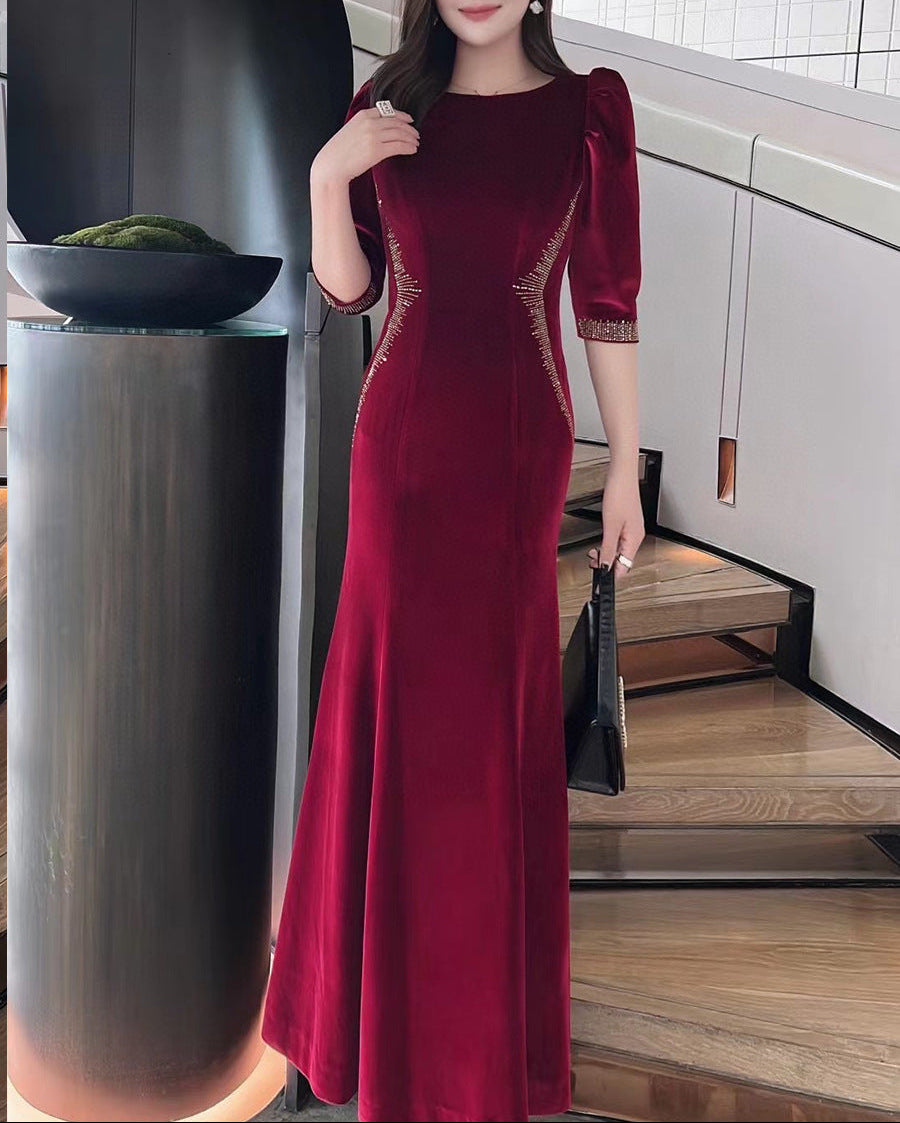 velvet evening gown with embellished contour – NOIRÉ