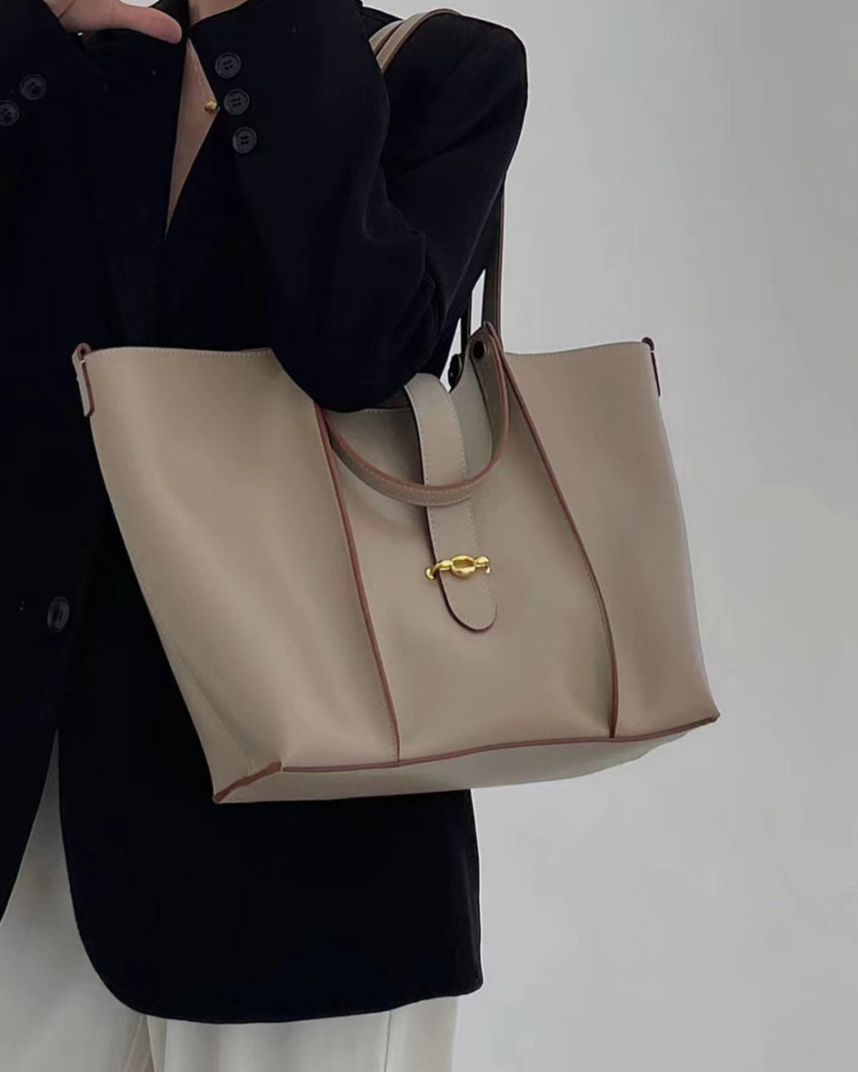 编织藤条手提包，配有双层皮革手柄 – LÉONIE 