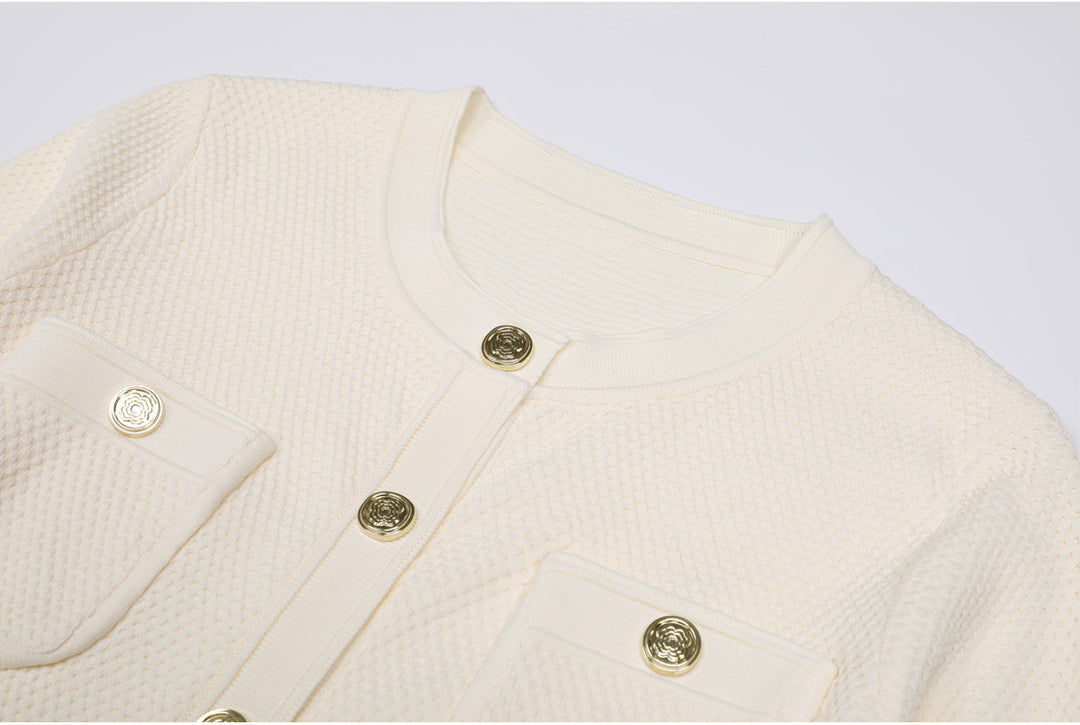 فستان محبوك بأكمام طويلة وأزرار أمامية – إلارا