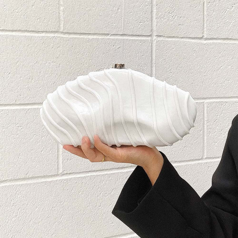 编织藤条手提包，配有双层皮革手柄 – LÉONIE 