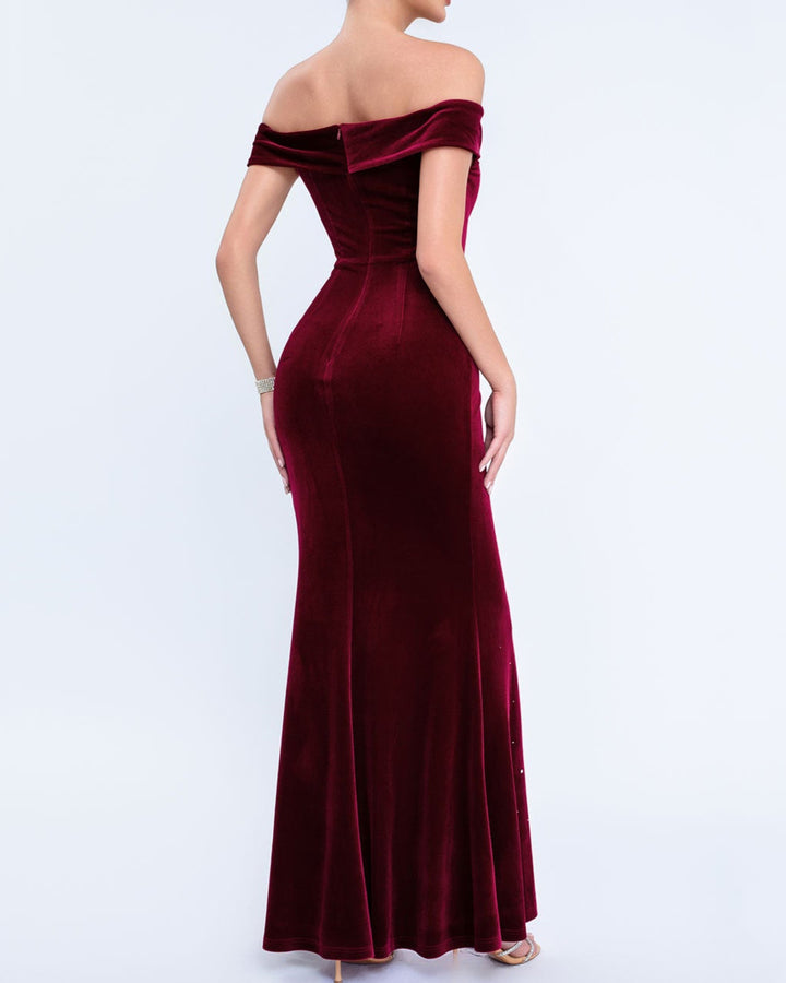 فستان مكشوف الكتفين مزين بالكريستال – ستيلازيا