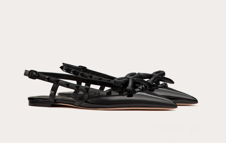 حذاء مسطح مدبب بتفاصيل قوس مرصعة بالمسامير - فيرازيا