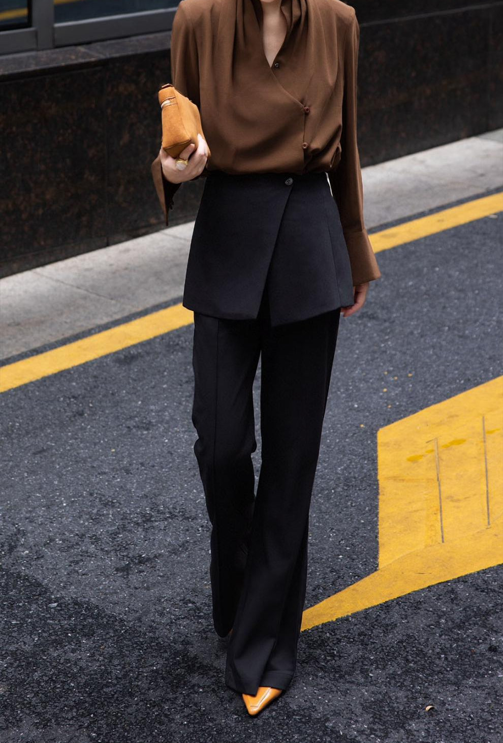 بنطلون واسع الساق مُصمم خصيصًا مع تنورة أمامية متعددة الطبقات – أريا