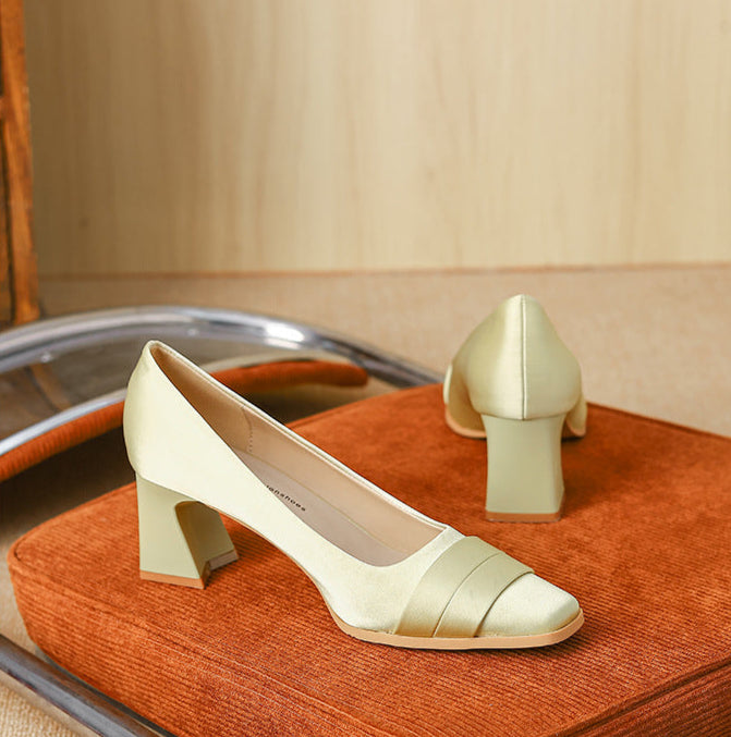 حذاء بكعب عريض مع شريط من الساتان – أريازلي