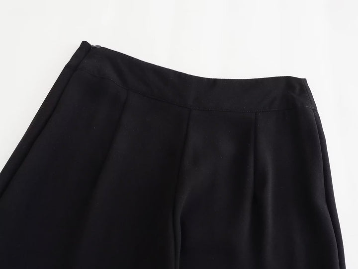 بدلة مصممة خصيصًا بأزرار ذهبية – مارون