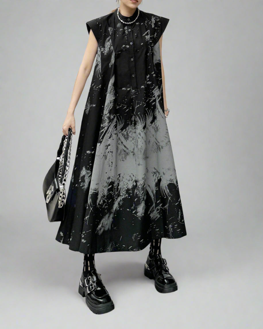 sleeveless flared dress with abstract monochrome print - ARYASU