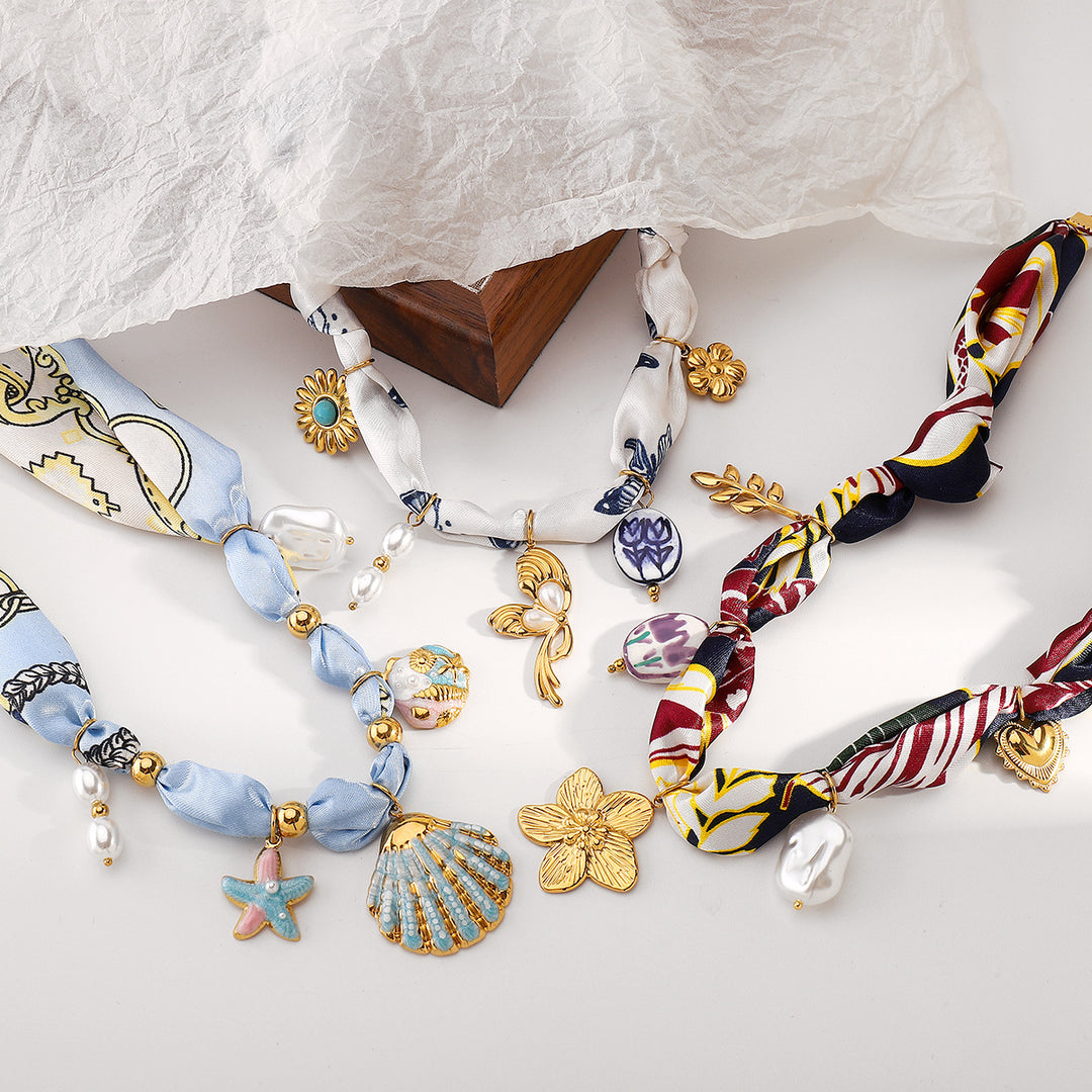 قلادة وشاح حريري مع قلادات ساحرة – سيلينيفري