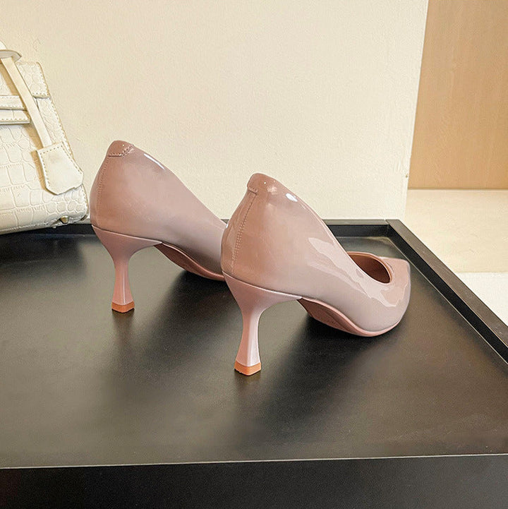 حذاء بكعب متوسط ​​ومقدمة مدببة من الجلد اللامع - لينابو